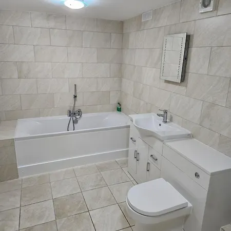 Lister Park Bradford 2bed Detached House Parking Cinema Screen Games Holiday home Bradford (West Yorkshire)