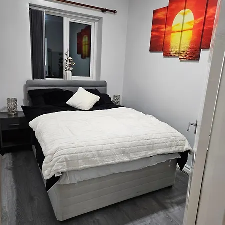 Holiday home Lister Park Bradford 2bed Detached House Parking Cinema Screen Games