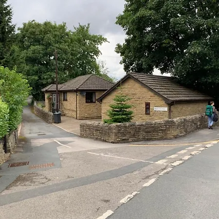 Lister Park Bradford 2bed Detached House Parking Cinema Screen Games * Bradford (West Yorkshire)