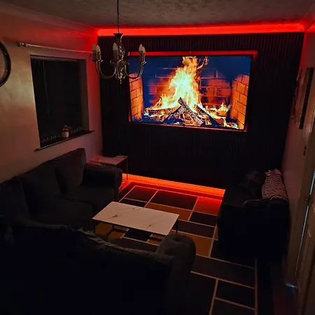 Holiday home Lister Park Bradford 2bed Detached House Parking Cinema Screen Games