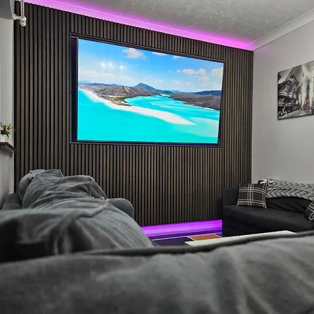 Lister Park Bradford 2bed Detached House Parking Cinema Screen Games * Bradford (West Yorkshire)