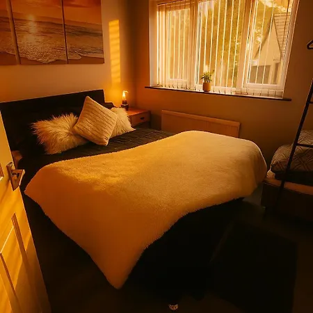 Holiday home Lister Park 2bed Detached House Parking Cinema Screen Games Bradford (West Yorkshire)