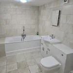 Lister Park 2bed Detached House Parking Cinema Screen Games 度假居 布雷得佛