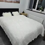 Lister Park 2bed Detached House Parking Cinema Screen Games * Bradford (West Yorkshire)