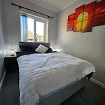 Lister Park 2bed Detached House Parking Cinema Screen Games 度假居 布雷得佛