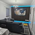 Lister Park 2bed Detached House Parking Cinema Screen Games Bradford (West Yorkshire)