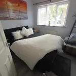 Lister Park 2bed Detached House Parking Cinema Screen Games * Bradford (West Yorkshire)