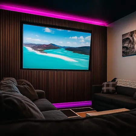 Lister Park 2bed Detached House Parking Cinema Screen Games * Bradford (West Yorkshire)