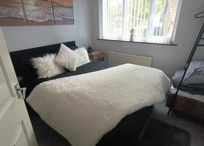 Lister Park 2bed Detached House Parking Cinema Screen Games * Bradford (West Yorkshire)