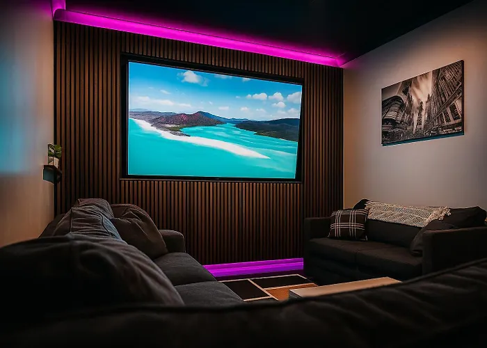 Lister Park 2bed Detached House Parking Cinema Screen Games * Bradford (West Yorkshire)